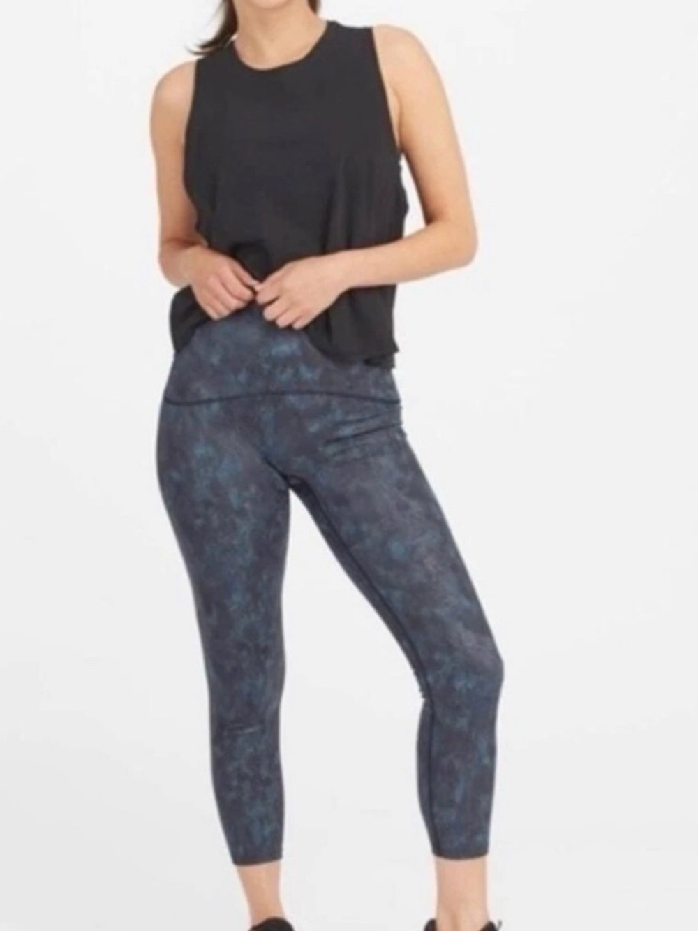 SPANX SPANXshape® Booty Boost®
7/8 Leggings Camo size Medium
